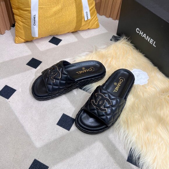 Chanel slippers - Picture 1 of 8